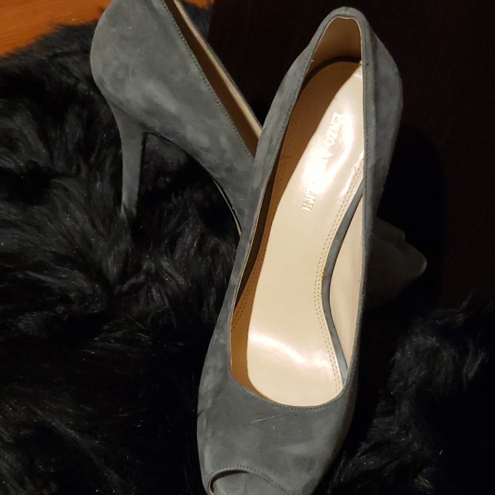 Shoes - Picture 3 of 4